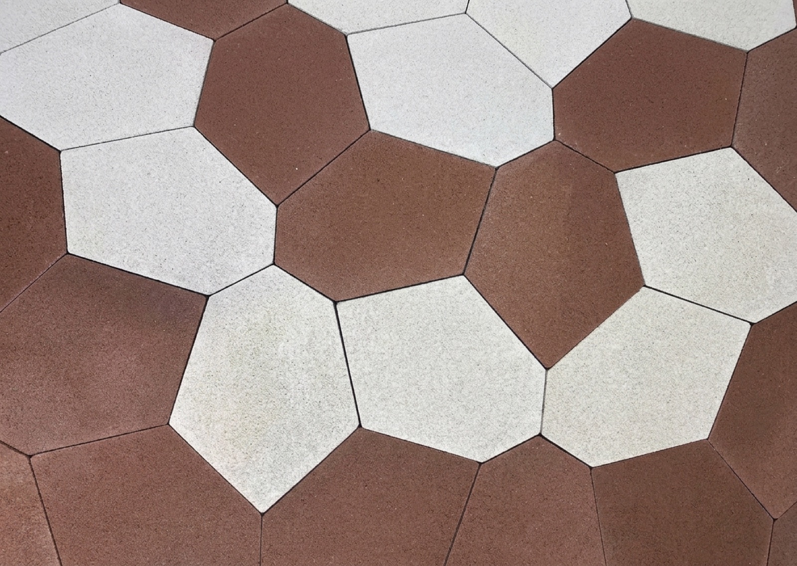 PENTA five-sided pavers in white and brick red