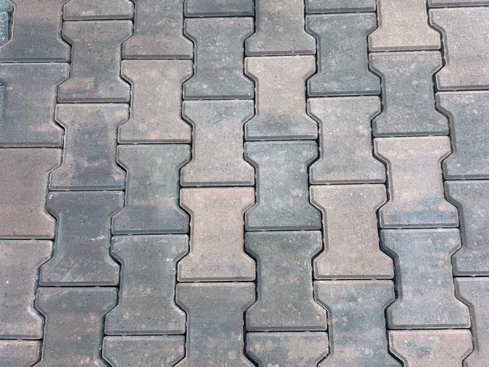 SUPER I-SHAPE pavers in a rose and light grey colour mix